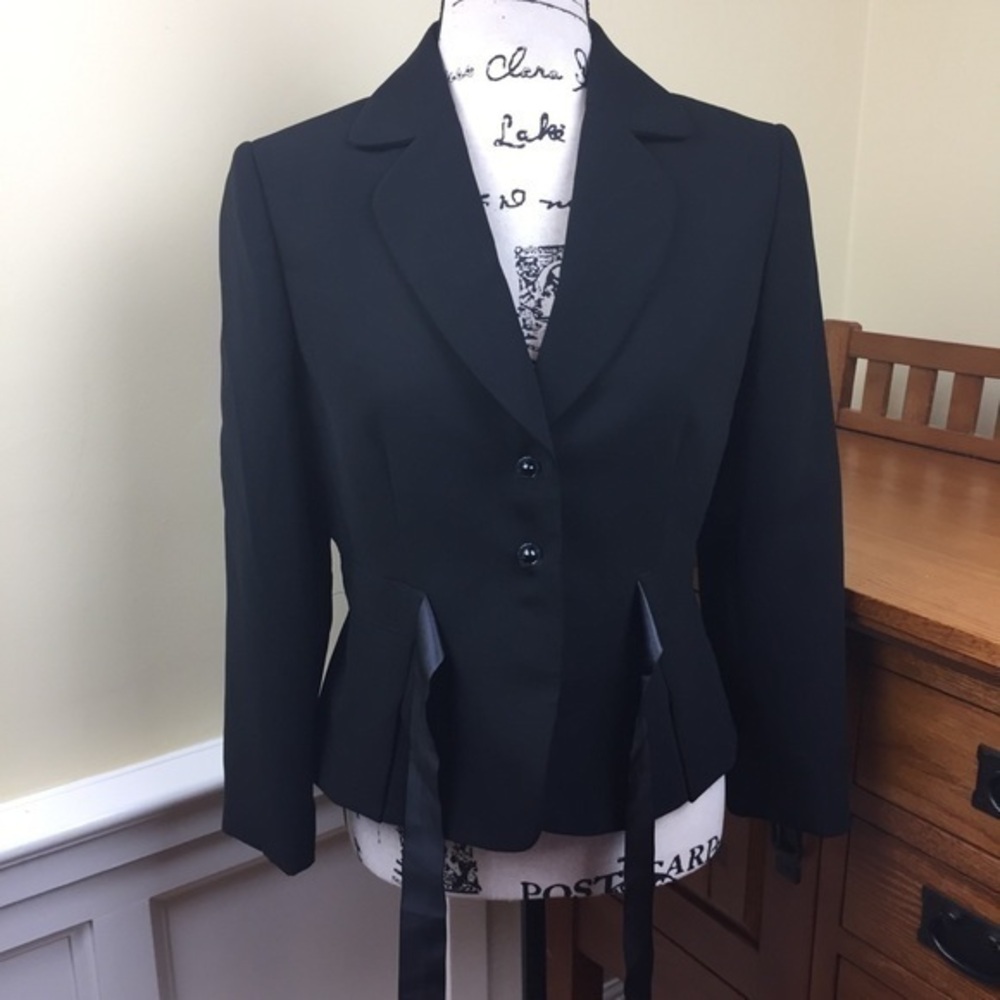 Tahari Black Sash Accent Blazer | Size 6P Petite | Tailored Cropped Jacket - Picture 2 of 8
